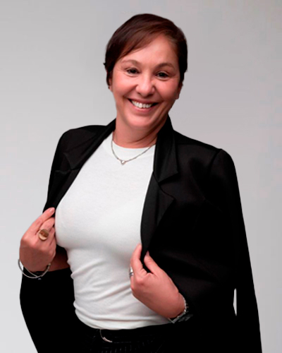 claudia-fundo-claro